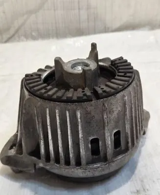 Mercedes-Benz E W212 Engine mount vacuum valve A2122404217