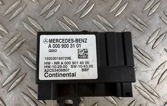 Mercedes-Benz E C207 W207 Fuel pump relay A0009003101