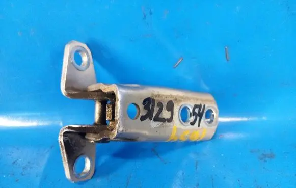 Mitsubishi Outlander Front door lower hinge 5702A006