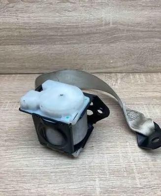 Mercedes-Benz C W203 Rear seatbelt 2038601785