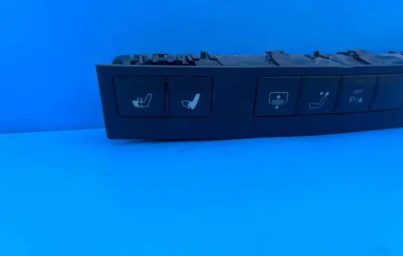 Mercedes-Benz E W212 Seat heating switch A2128203510 33912001