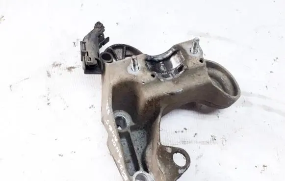 Audi A4 S4 B5 8D Engine mounting bracket 8d0199352g