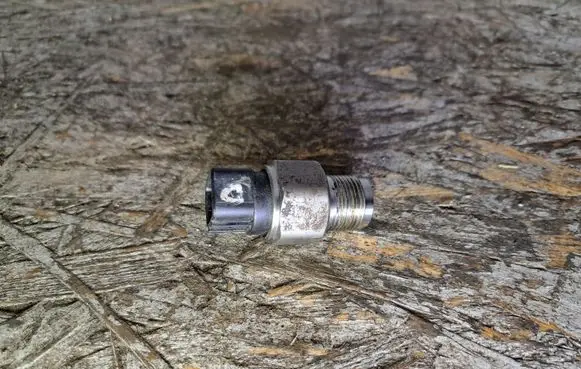 Fuel pressure sensor