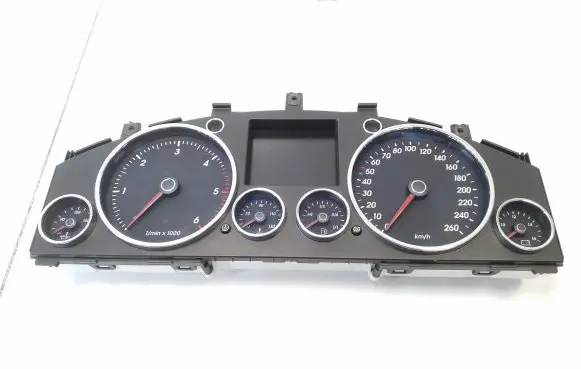 Volkswagen Touareg I Speedometer (instrument cluster) 7L6920881SX