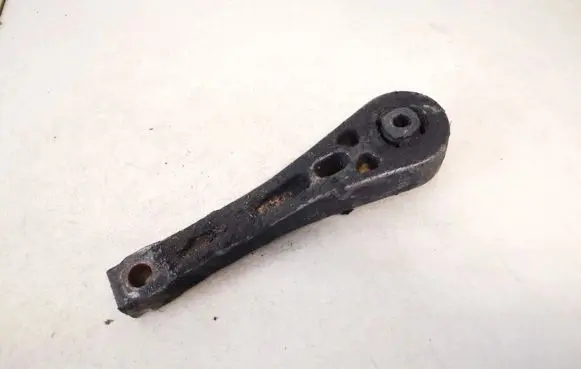 Volkswagen Golf V Engine mount bracket