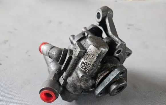 Audi A5 8T 8F Power steering pump 8K0145156L 7696955137