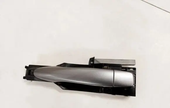 Rear door exterior handle/bracket