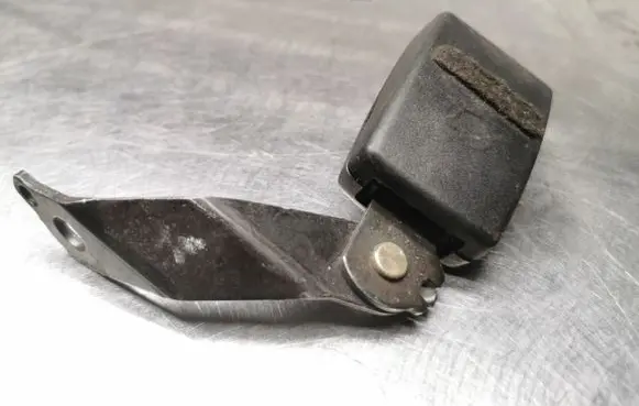 Audi TT Mk1 Rear seatbelt buckle 8N885773901C