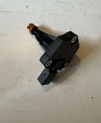 BMW 4 F32 F33 Oil level sensor 8608779