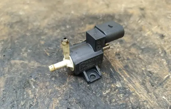 Volkswagen Scirocco Turbo solenoid valve 702588040