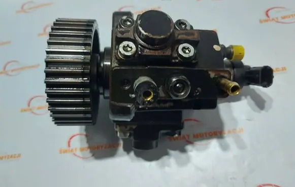 Opel Insignia A Fuel injection high pressure pump 55597788