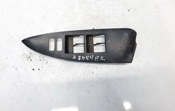 Toyota RAV 4 (XA30) Front door window switch trim 7423242070 74232-42070