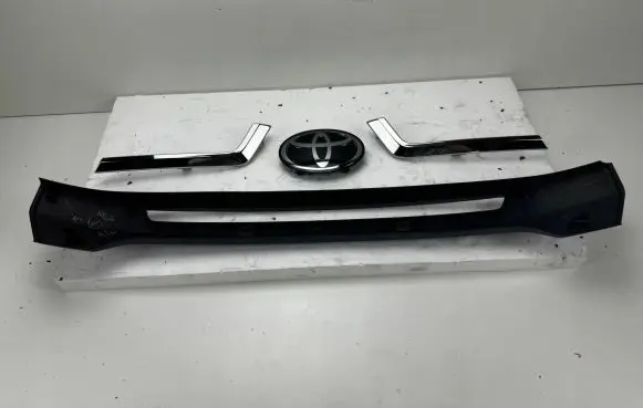 Toyota Hilux (AN120, AN130) Manufacturer badge logo/emblem 9097502159