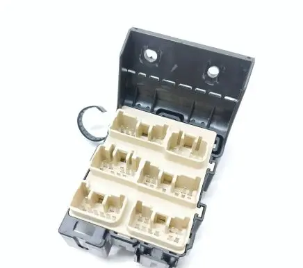Toyota Avensis T250 Fuse module 8273405030