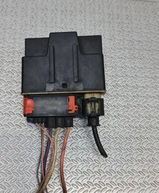 Citroen C5 Glow plug pre-heat relay 018010951 9652021180