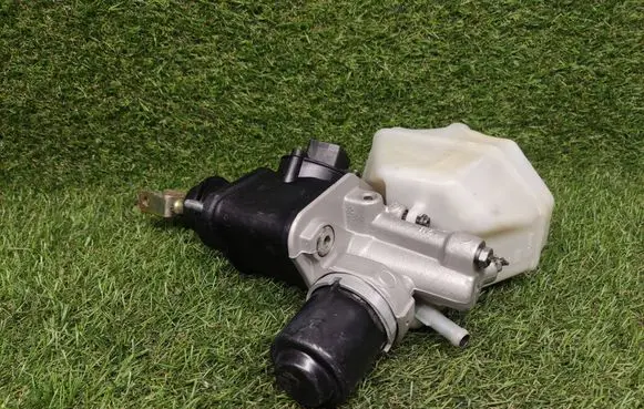 Mercedes-Benz E W211 Master brake cylinder A0004300312 0204024105 0131129