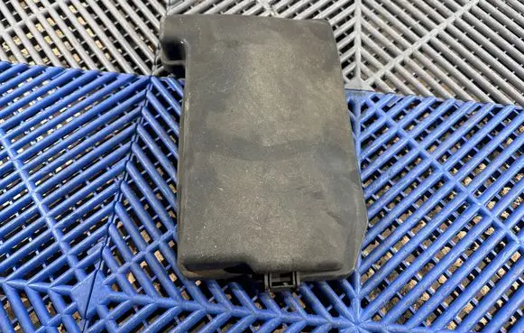 Toyota Prius+ (ZVW40) Fuse box cover 8266247140