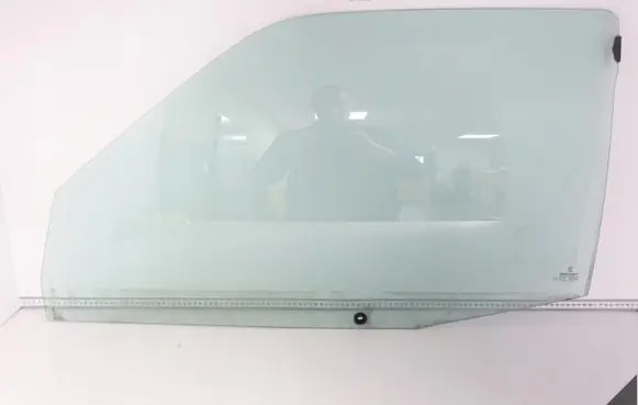 Toyota Camry Sliding door window/glass 