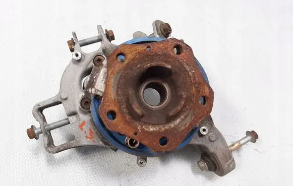 Rear wheel hub spindle/knuckle