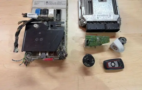 BMW 3 F30 F35 F31 Engine ECU kit and lock set 0281019810