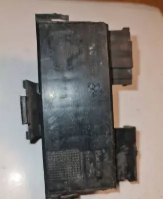 Volkswagen PASSAT B3 Tail light bulb cover holder 333945259