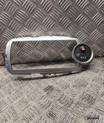 Toyota Yaris Radio/GPS head unit trim 20563