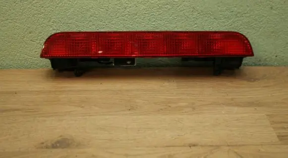 Nissan X-Trail T30 Third/center stoplight P1842