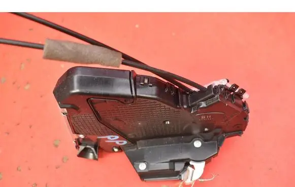 Lexus UX Front door lock 