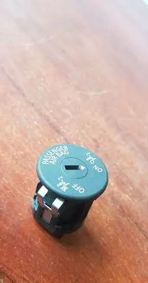 Passenger airbag on/off switch
