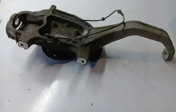 Maserati Quattroporte Front wheel hub 670001899