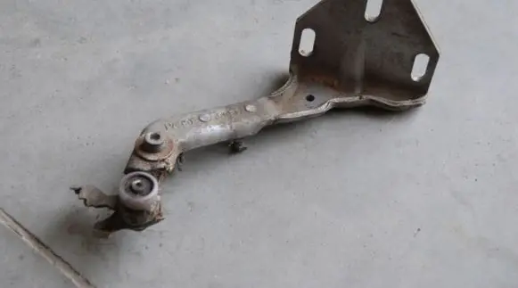 Iveco Daily 6th gen Sliding door lower roller guide/hinge 130KM