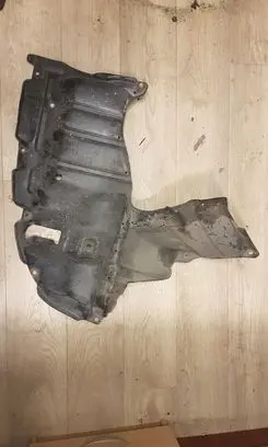 Toyota Avensis T220 Engine splash shield/under tray 51441