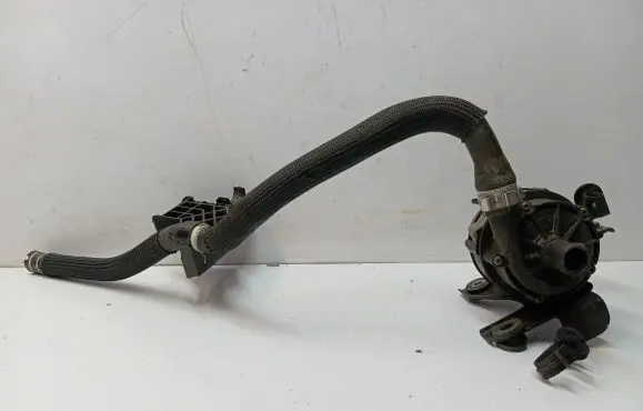 Maserati Levante Water pump 392024053