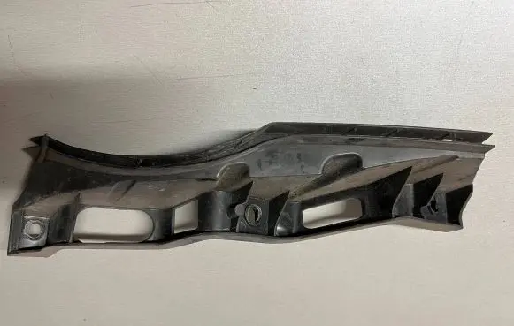 Volkswagen PASSAT B6 Front bumper mounting bracket 3C0807890