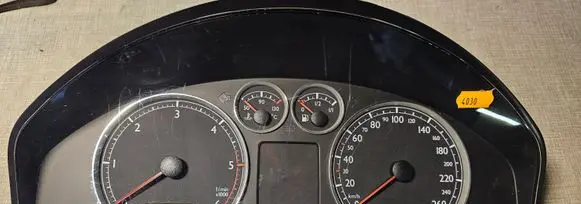 Volkswagen Sharan Speedometer (instrument cluster) 7M3920800F