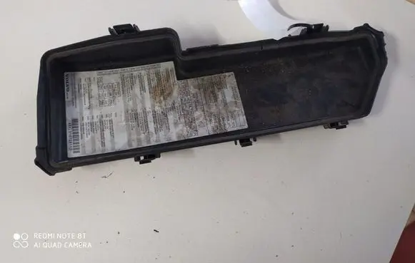 Volvo S40 Fuse box cover 9494211