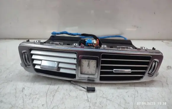 Mercedes-Benz CLS C218 X218 Dash center air vent grill A2188300764