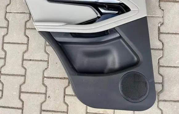 Land Rover Evoque II Coupe rear side trim panel K8D227503A K8D227503D
