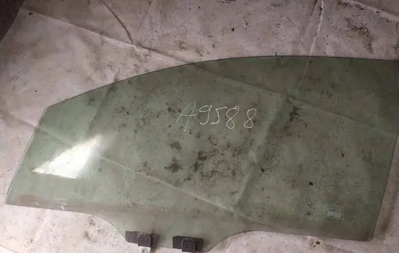 Honda FR-V Front door window glass four-door as2