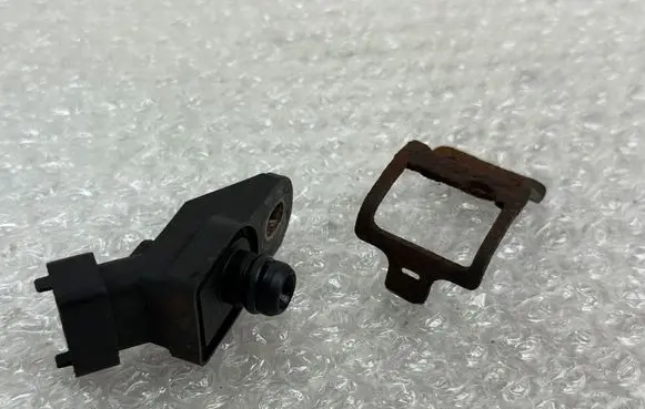 BMW 3 E46 Fuel pressure sensor 0261230046