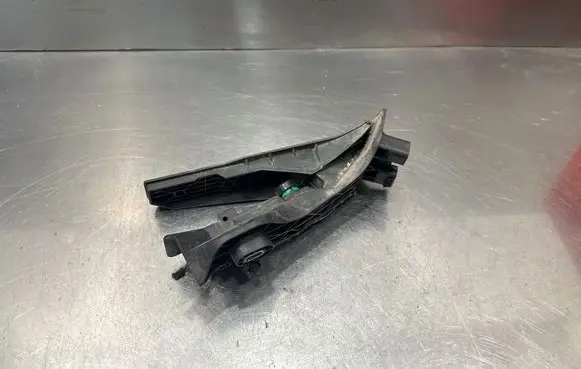 Volkswagen Tiguan Accelerator throttle pedal 1K1723503M 6PV00889001