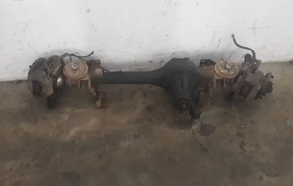 Land Rover Discovery Front axle beam 