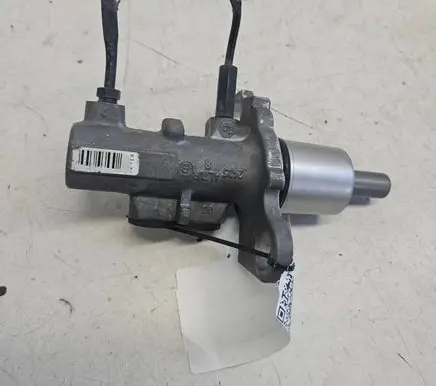 Audi A6 S6 C5 4B Master brake cylinder 32661549