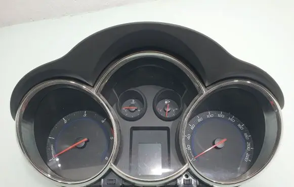 Chevrolet Cruze Speedometer (instrument cluster) 95981272