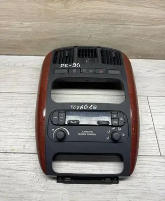 Chrysler Voyager Radio/GPS head unit trim 28015097 195600013 P05005151AB