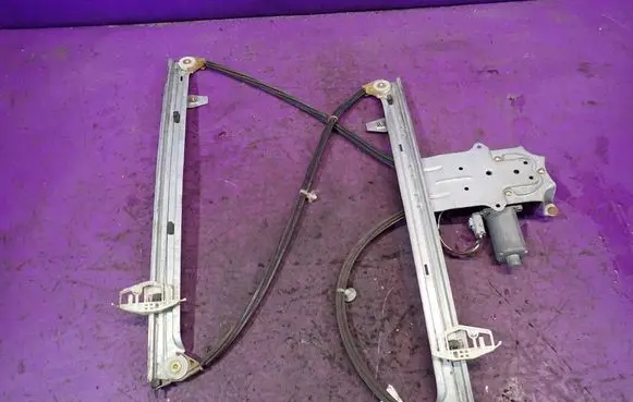 Citroen Xsara Picasso Front door window regulator with motor 