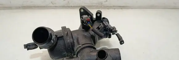 Land Rover Discovery Sport Thermostat housing 