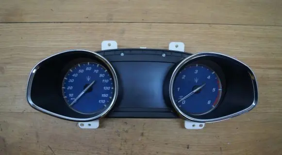 Maserati Quattroporte Speedometer (instrument cluster) 670030598
