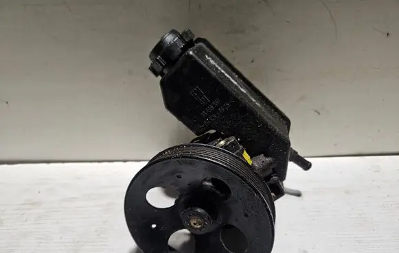 Opel Astra F Power steering pump 90409232 90495957