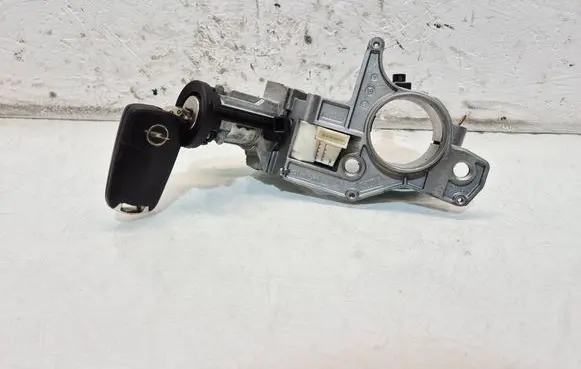 Opel Zafira B Ignition lock 281726